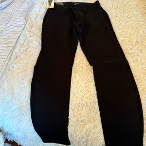 NWT*** Women’s black DKNY straight leg jeans sz. Small